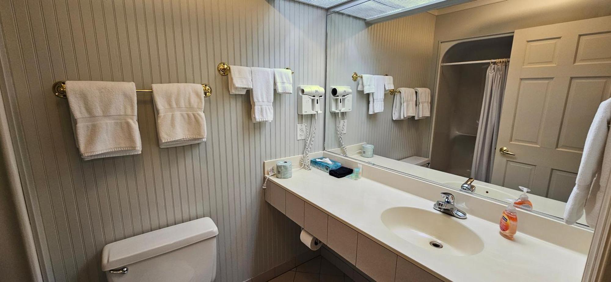 Chequamegon Lake Superior Lodge Bayfield Bagian luar foto