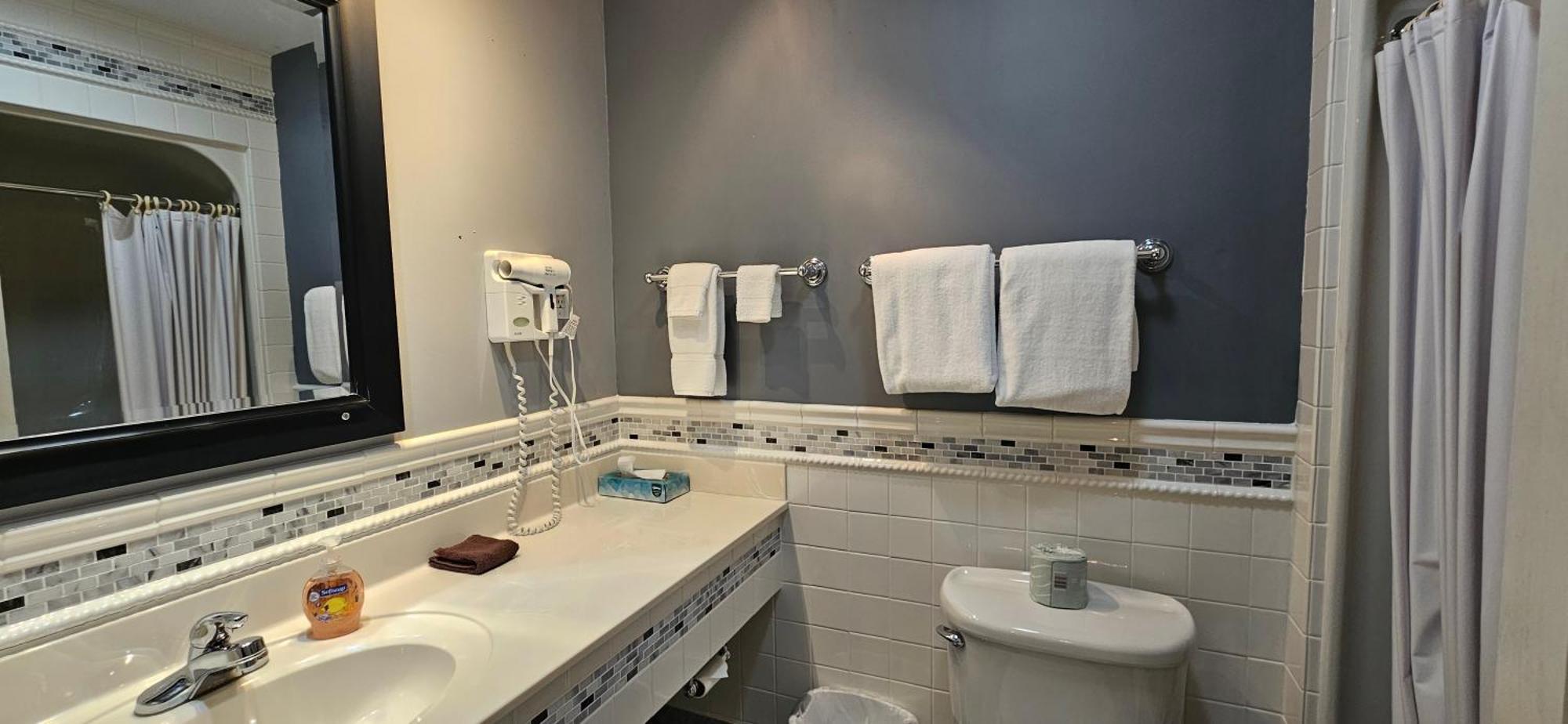 Chequamegon Lake Superior Lodge Bayfield Bagian luar foto